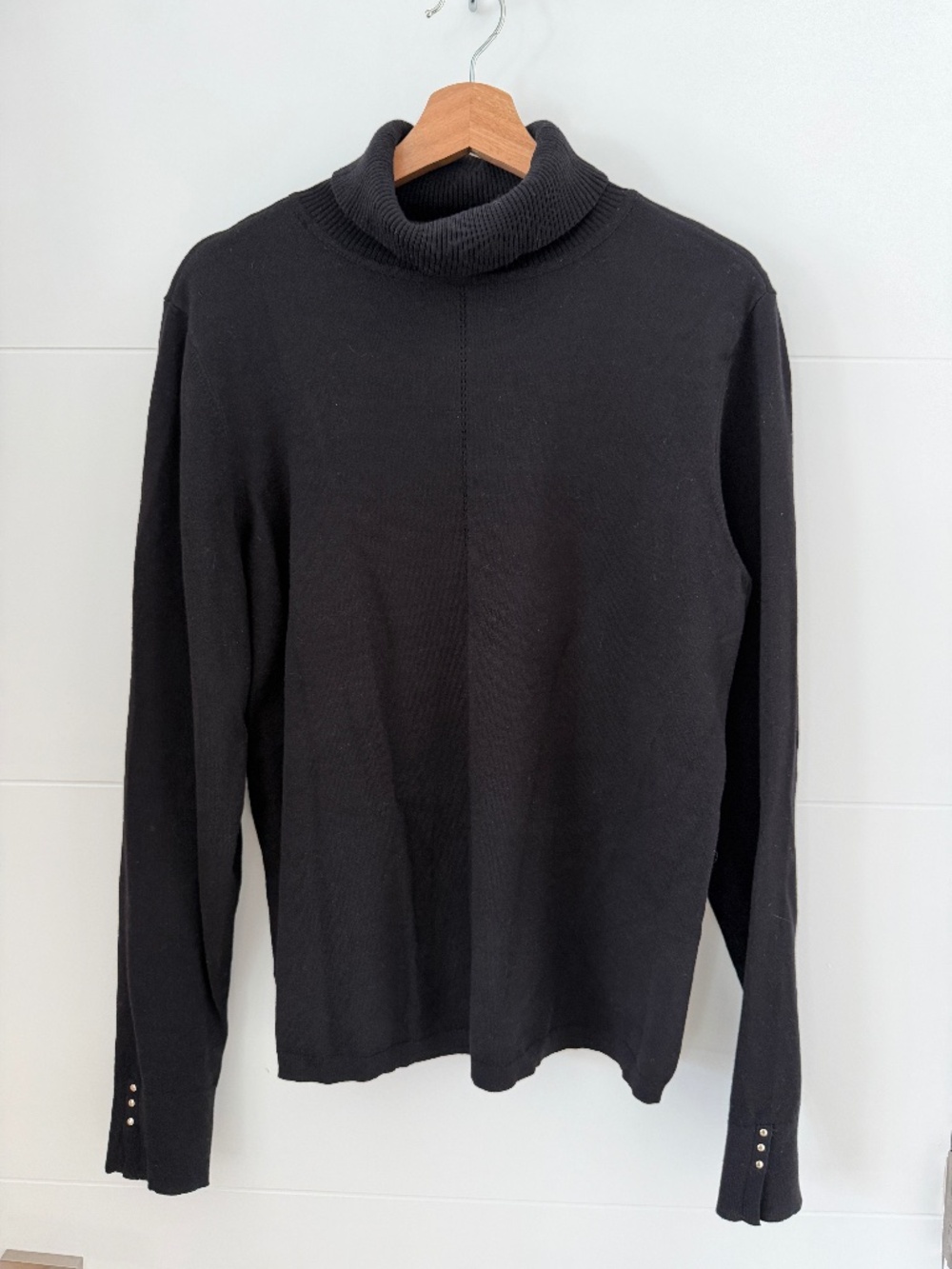 White House Black Market Gold Stud Cuff Turtleneck Sweater – Women's XL